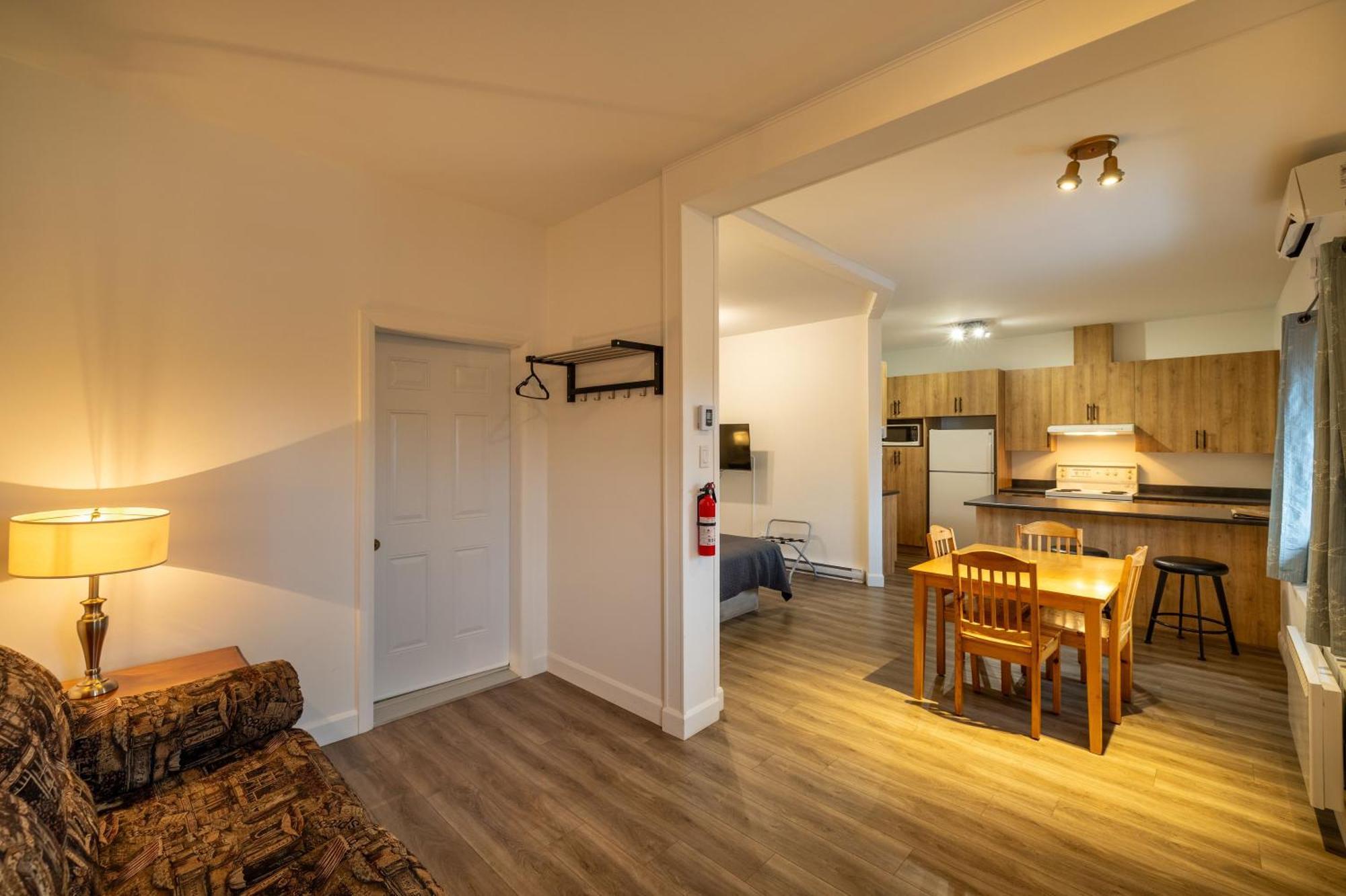 Motel Et Chez Charley 2*