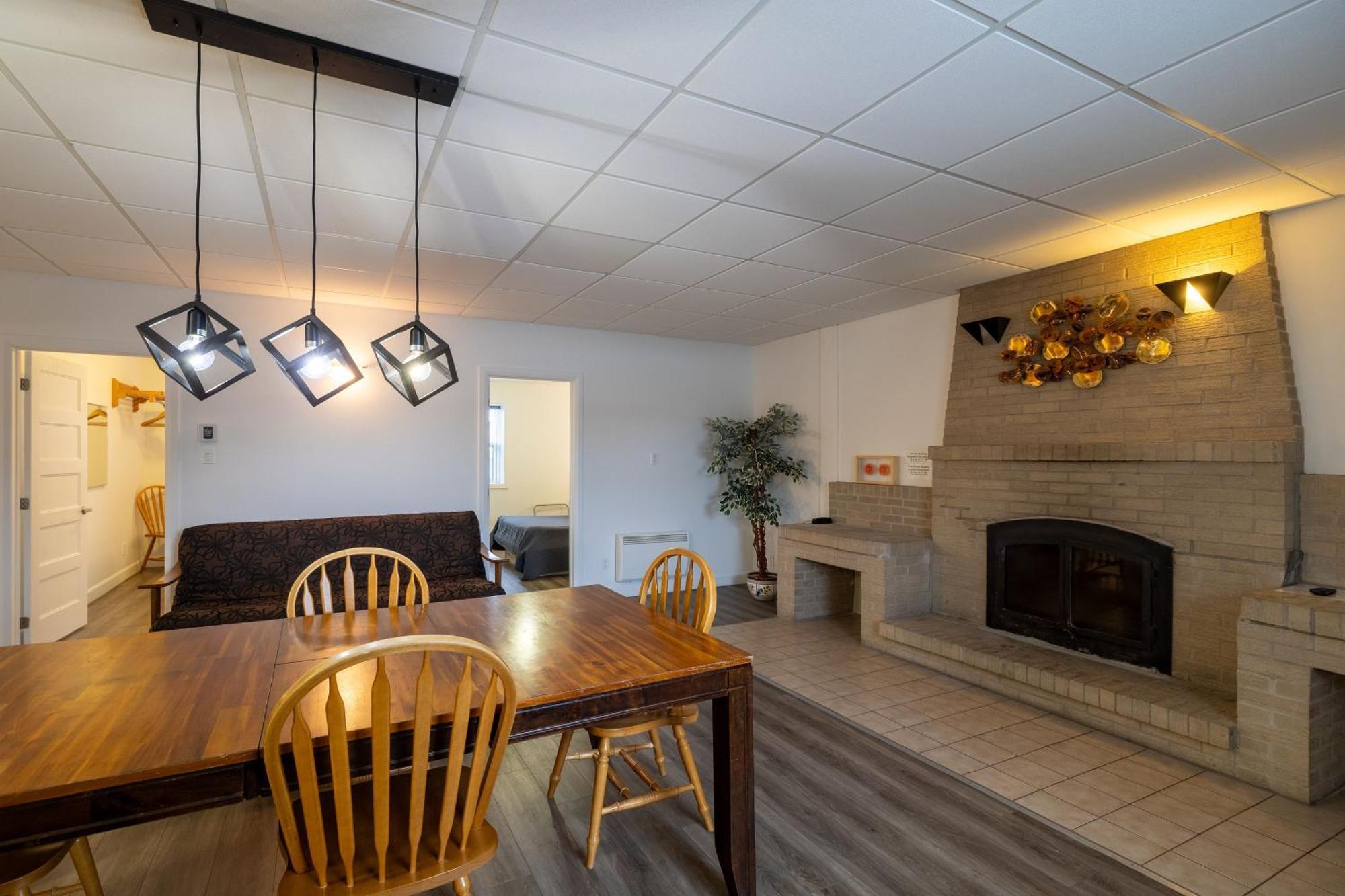 Et Chez Charley Motel