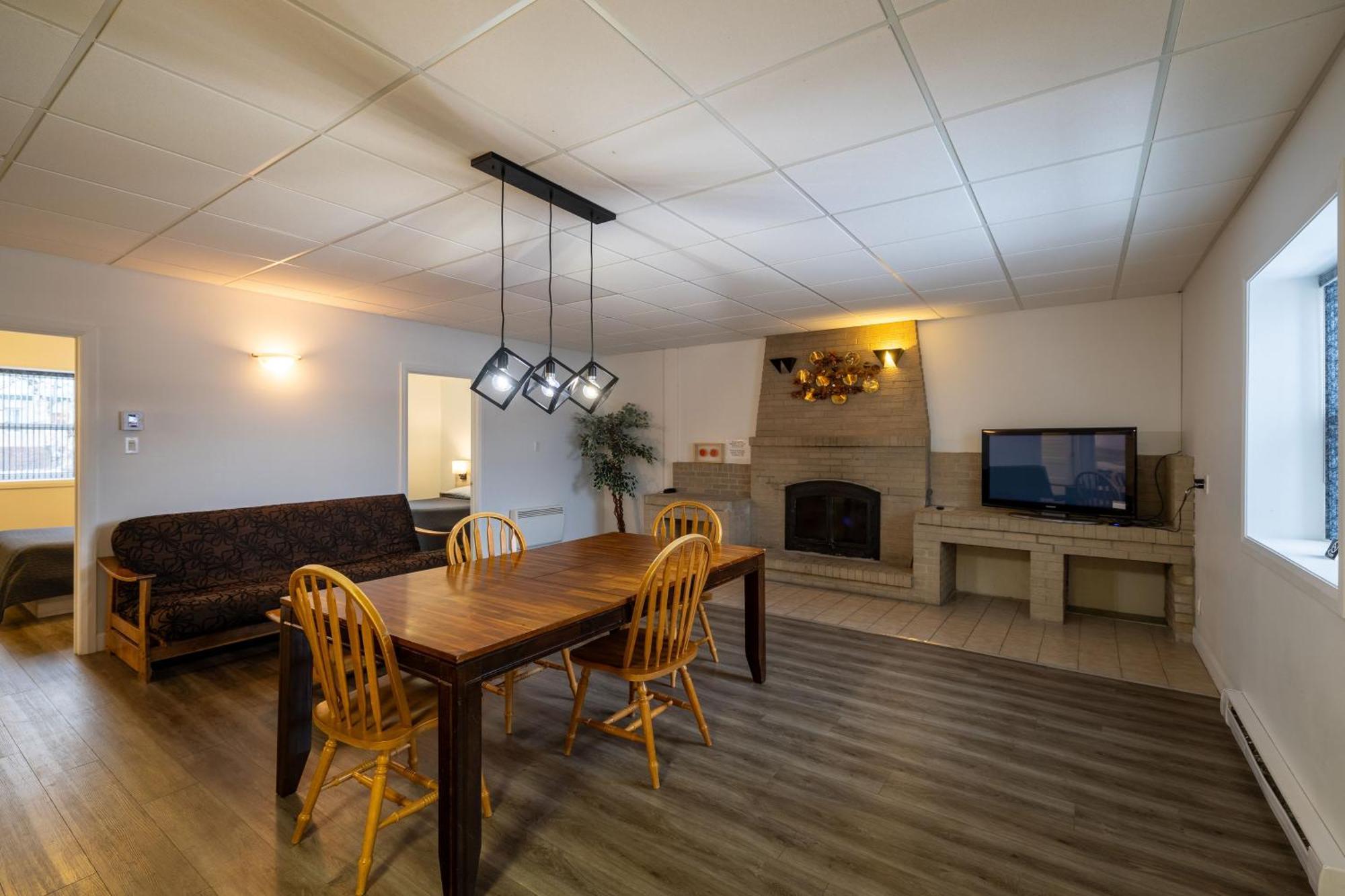 Et Chez Charley Motel Sainte-Anne-de-Beaupre
