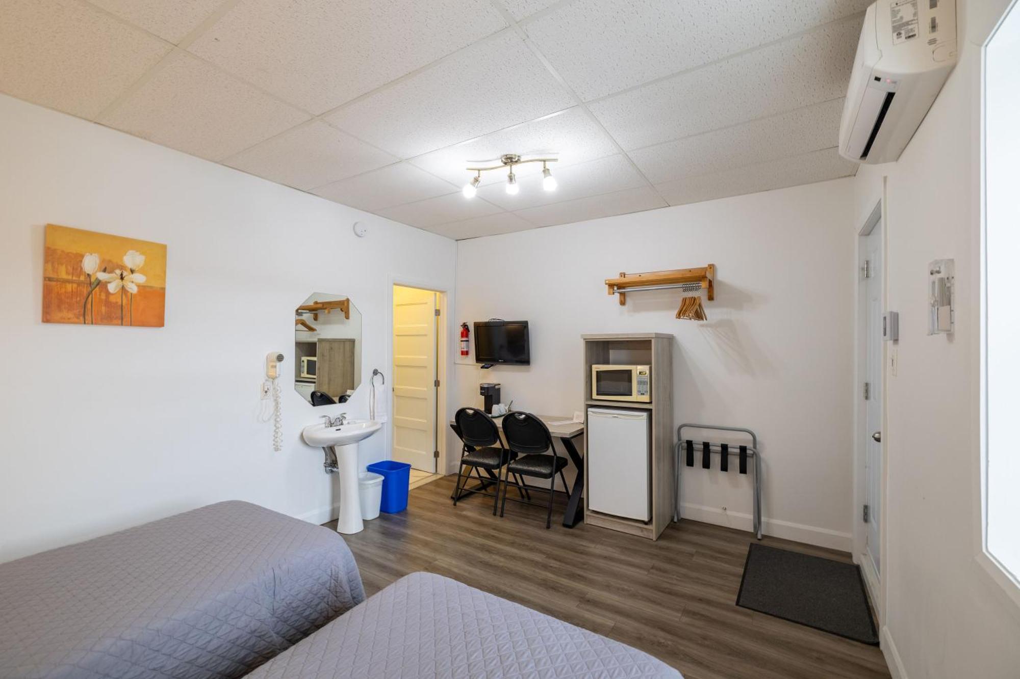 Motel Et Chez Charley 2*