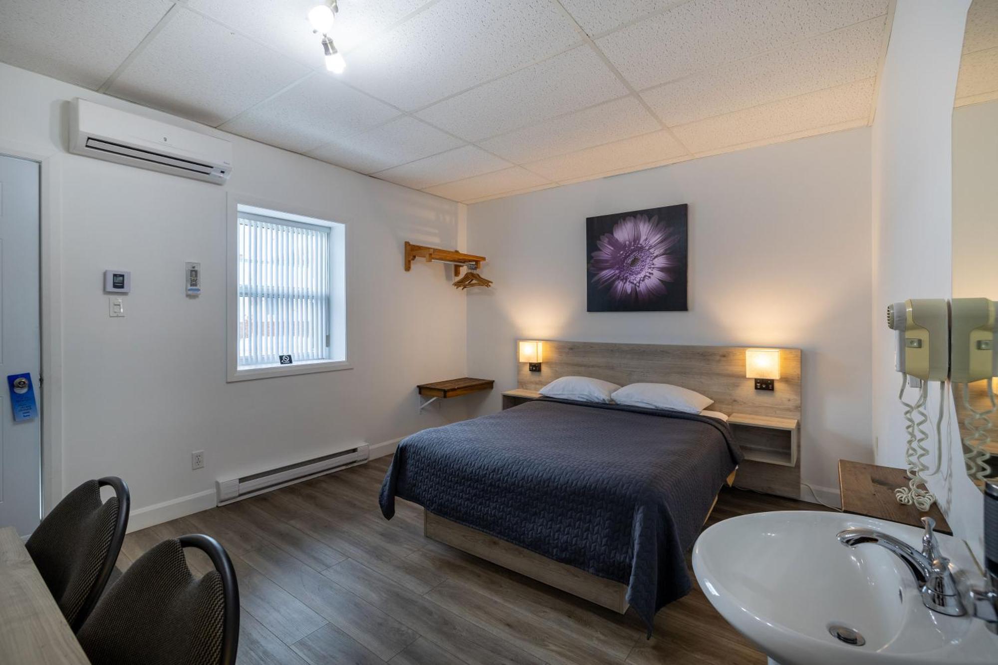 Et Chez Charley Motel
